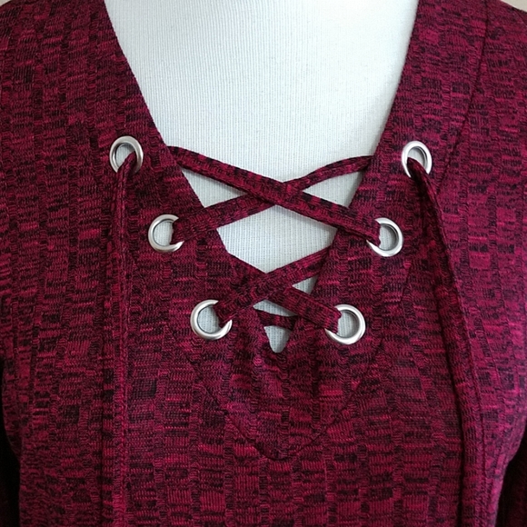 NEW Chenault Sweater Tunic Women's Lace Up Grommet Cranberry Split Side Soft Med - Picture 3 of 10